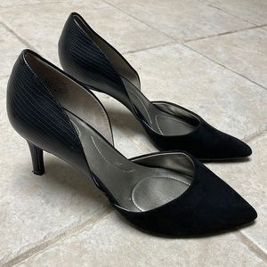 Gently used 2-3x bandolino blacksuede front, leather texture pumps 2in heel